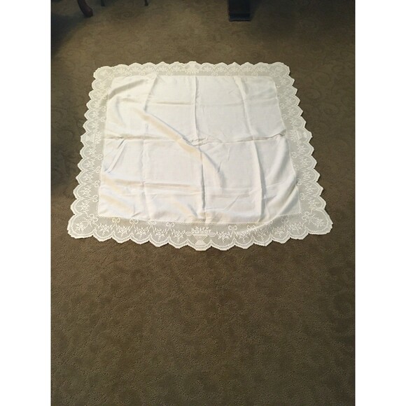 Vintage Luncheon Cloth 36 in Sq 4 " Lace Trim 1950's Linen Handmade - Picture 1 of 10